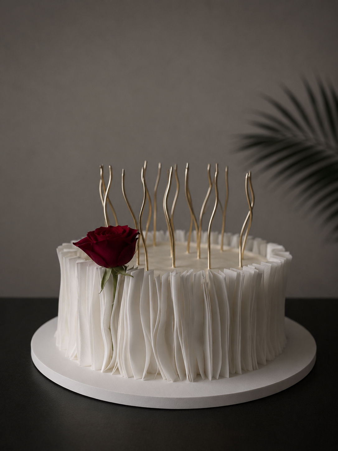 Minimalistinis baltas tortas